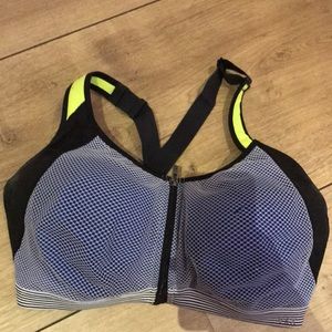 Victoria’s Secret Front close sports bra 38D
